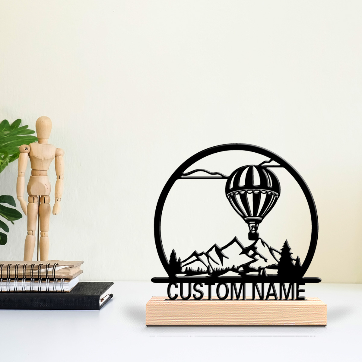 Home Decor Zone - 1個入り 熱気球 カスタムネーム入りブリキ像 金属製オーナメント アートクラフト 木製台座付き