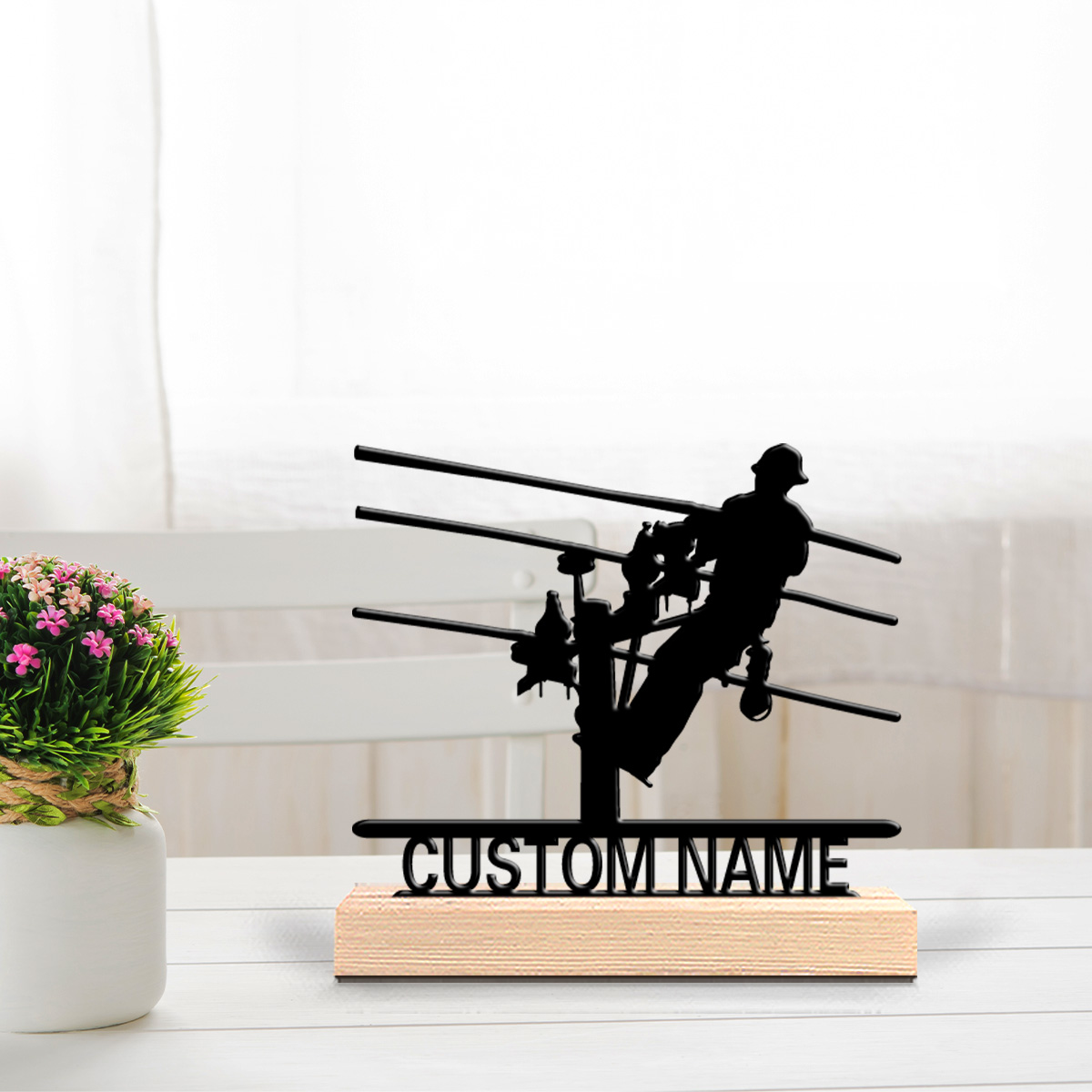 Home Decor Zone - 1個入り スタイリッシュなカスタムメイド電気技師金属像 モダンな木製ベースの装飾品 オフィスやリビングルームに 自然をイメージしたデザイン