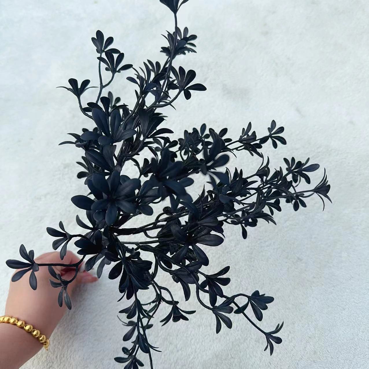黒のハロウィーンの人工花の装飾,植物の葉,枝,竹ダリア,結婚 - Home Decor Event のレビューと価格